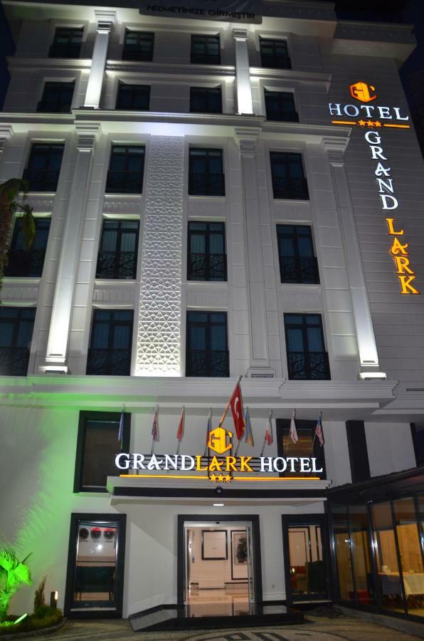 אדאלר Grand Lark Hotel מראה חיצוני תמונה