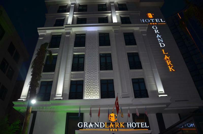 אדאלר Grand Lark Hotel מראה חיצוני תמונה