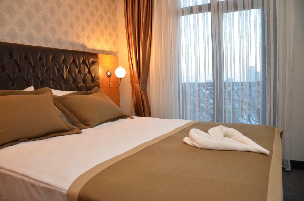אדאלר Grand Lark Hotel מראה חיצוני תמונה