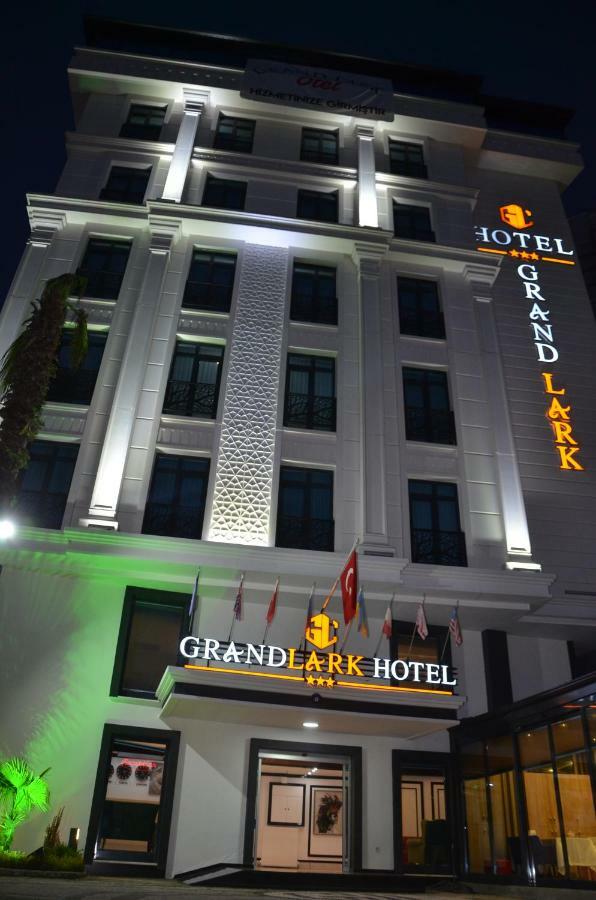 אדאלר Grand Lark Hotel מראה חיצוני תמונה