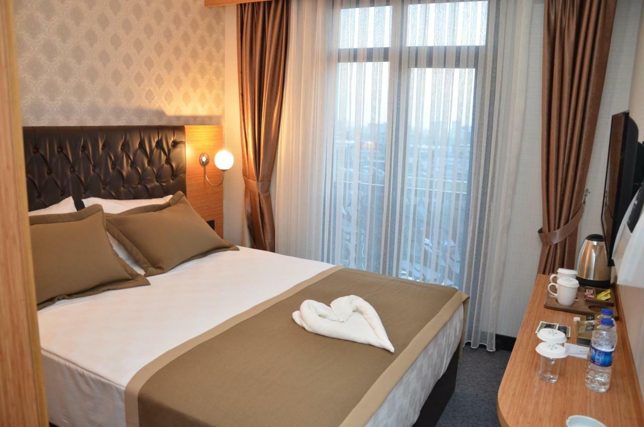 אדאלר Grand Lark Hotel מראה חיצוני תמונה