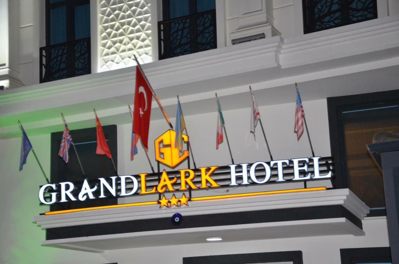 אדאלר Grand Lark Hotel מראה חיצוני תמונה